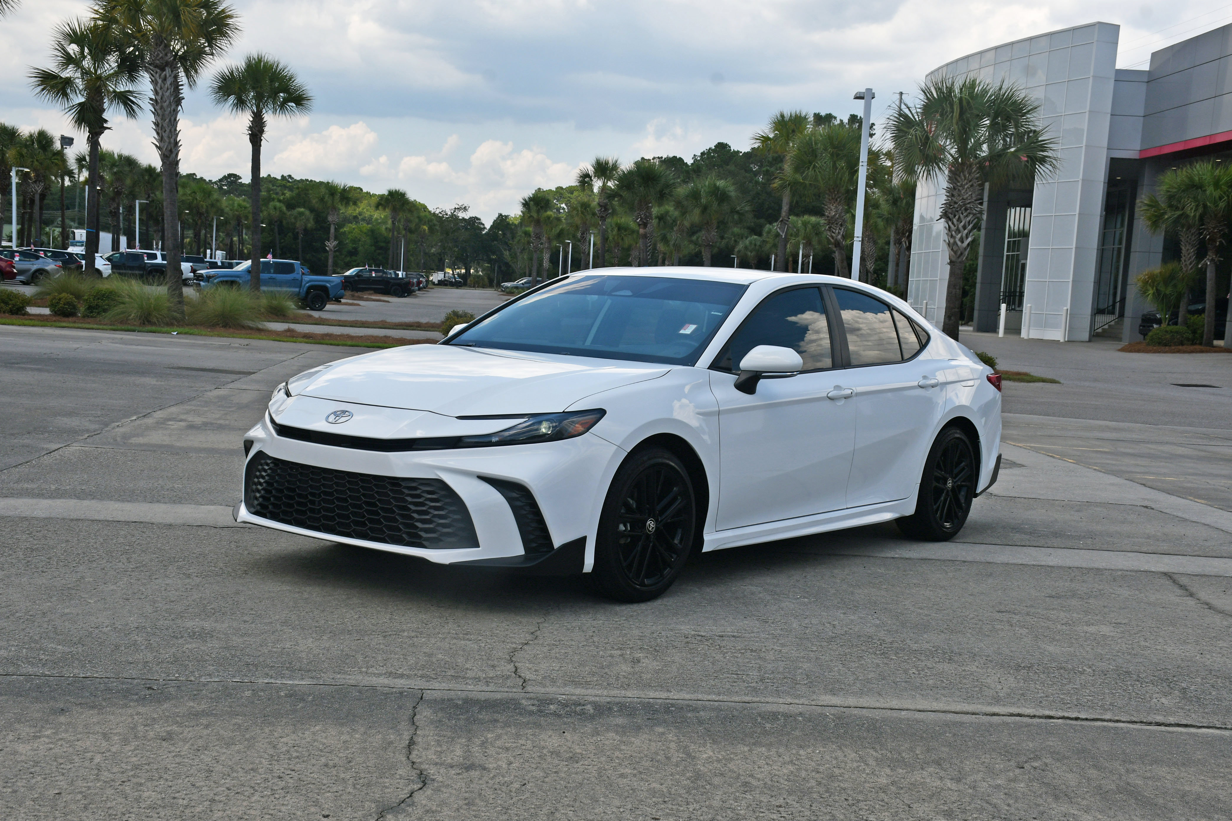 Certified 2025 Toyota Camry SE FWD image 6