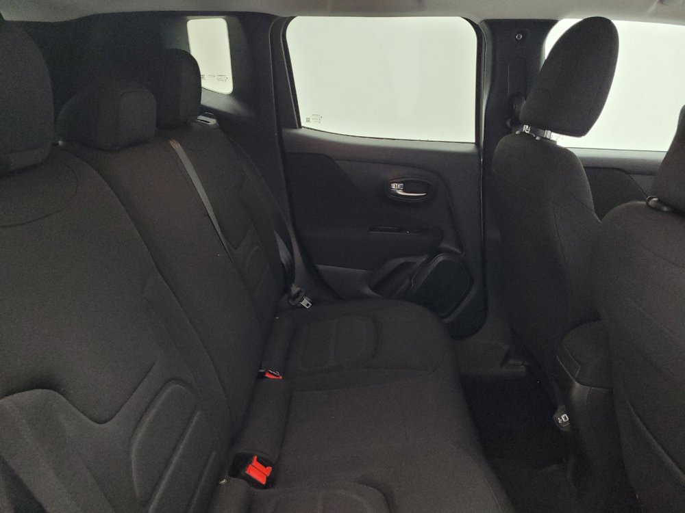 Used 2020 Jeep Renegade Latitude w/ Cold Weather Group AWD/4WD image 19
