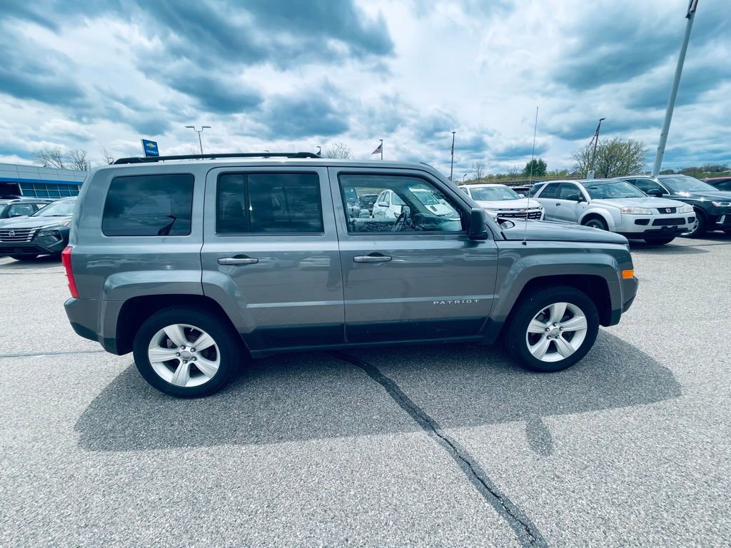 Used 2011 Jeep Patriot Latitude FWD image 7