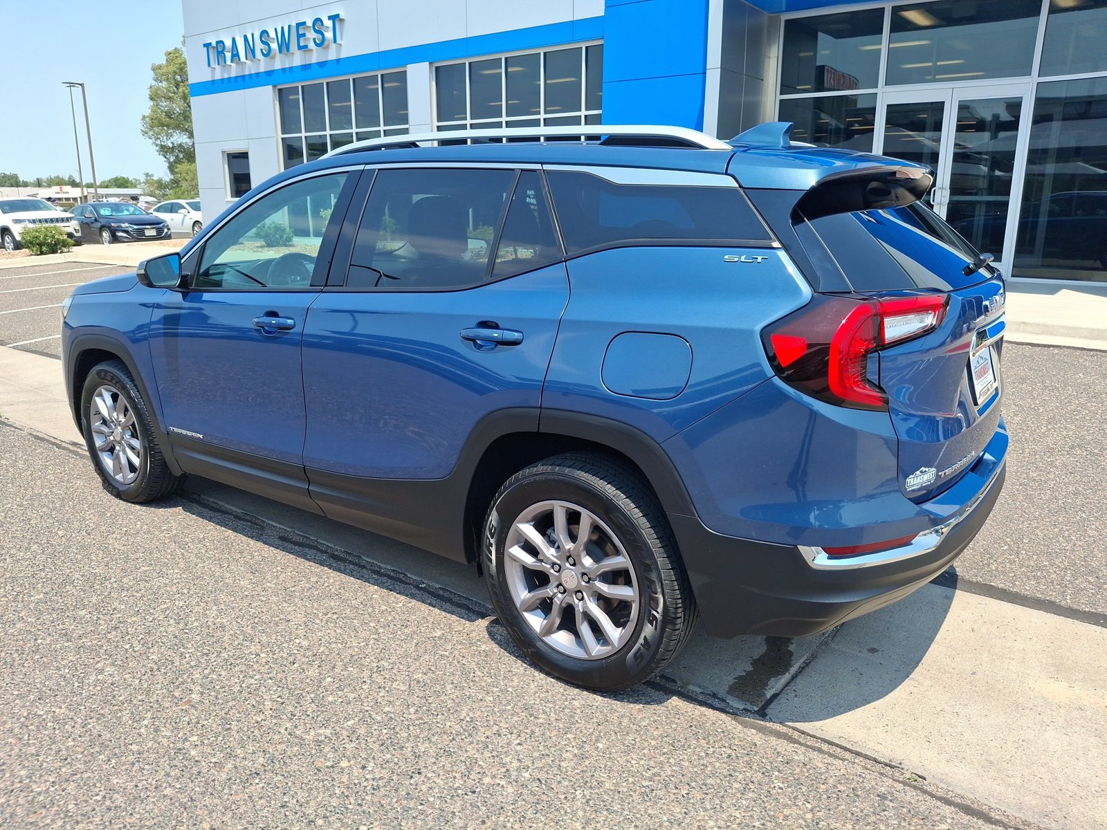 Used 2024 GMC Terrain SLT AWD/4WD image 3