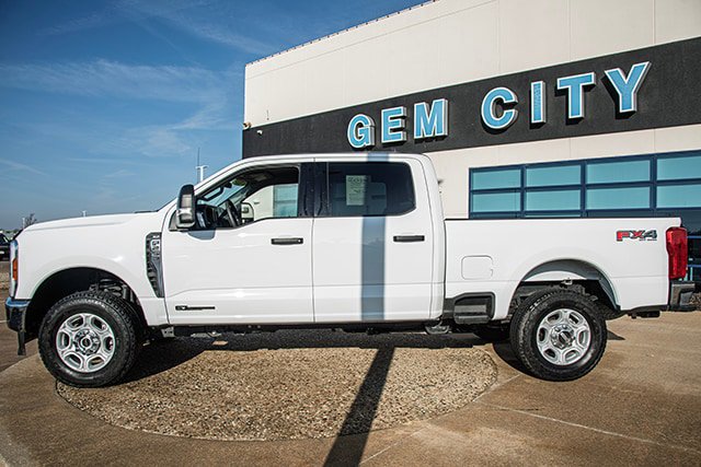 Used 2025 Ford F250 XLT w/ FX4 Off-Road Package image 2