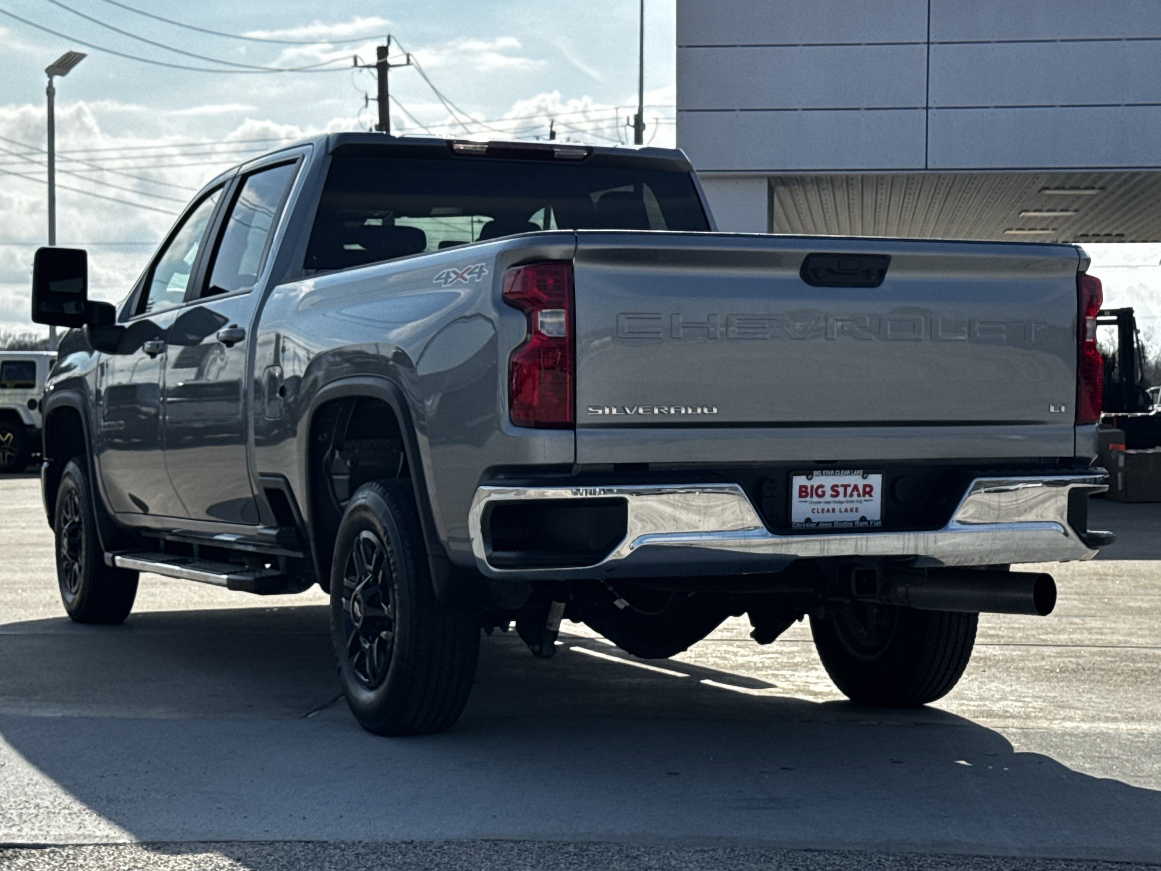 Used 2025 Chevrolet Silverado 2500 LT w/ Convenience Package image 8
