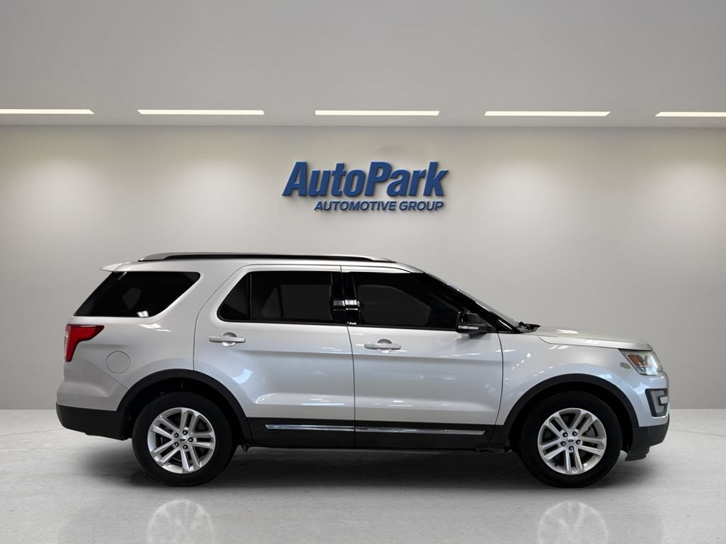 Used 2017 Ford Explorer XLT FWD image 8