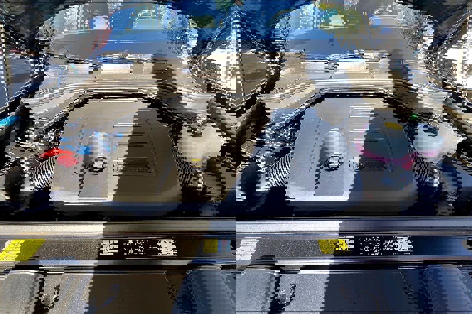 New 2025 Land Rover Range Rover Long Wheelbase SE image 13