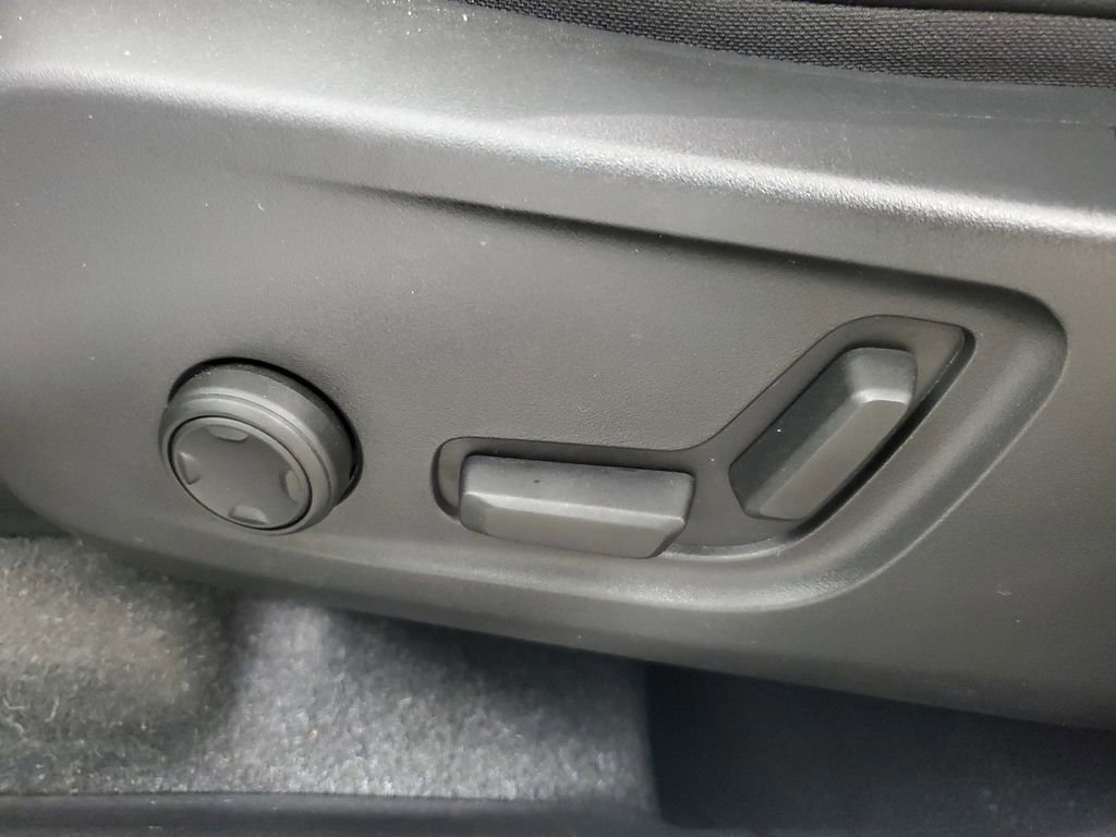 Used 2023 Volvo XC40 B5 Plus w/ Driver Assist Package image 19