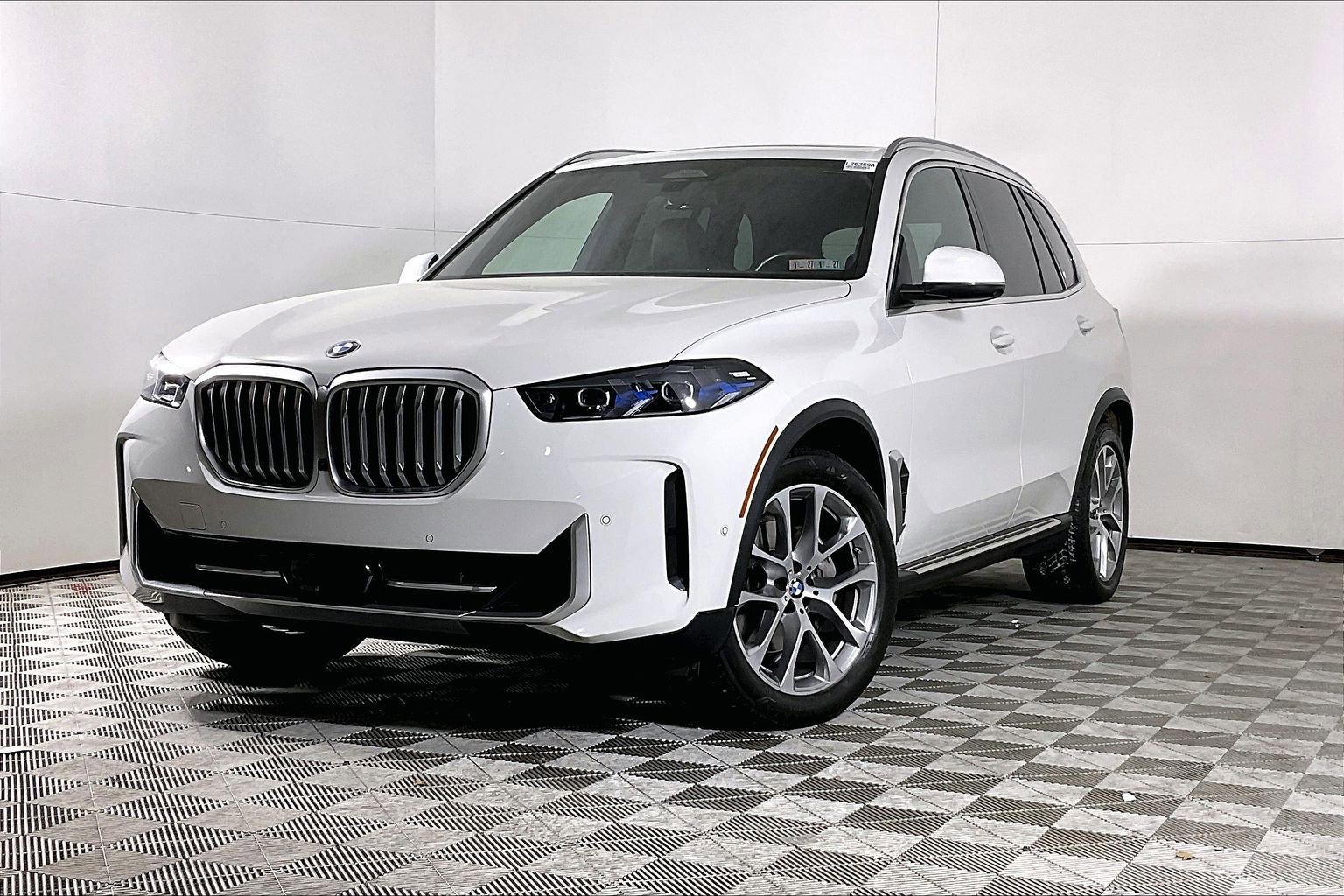 Certified 2024 BMW X5 xDrive40i w/ Premium Package image 2