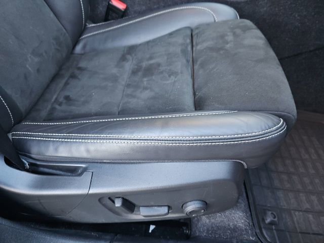 Used 2021 Volvo XC40 T5 R-Design w/ Advanced Package image 46