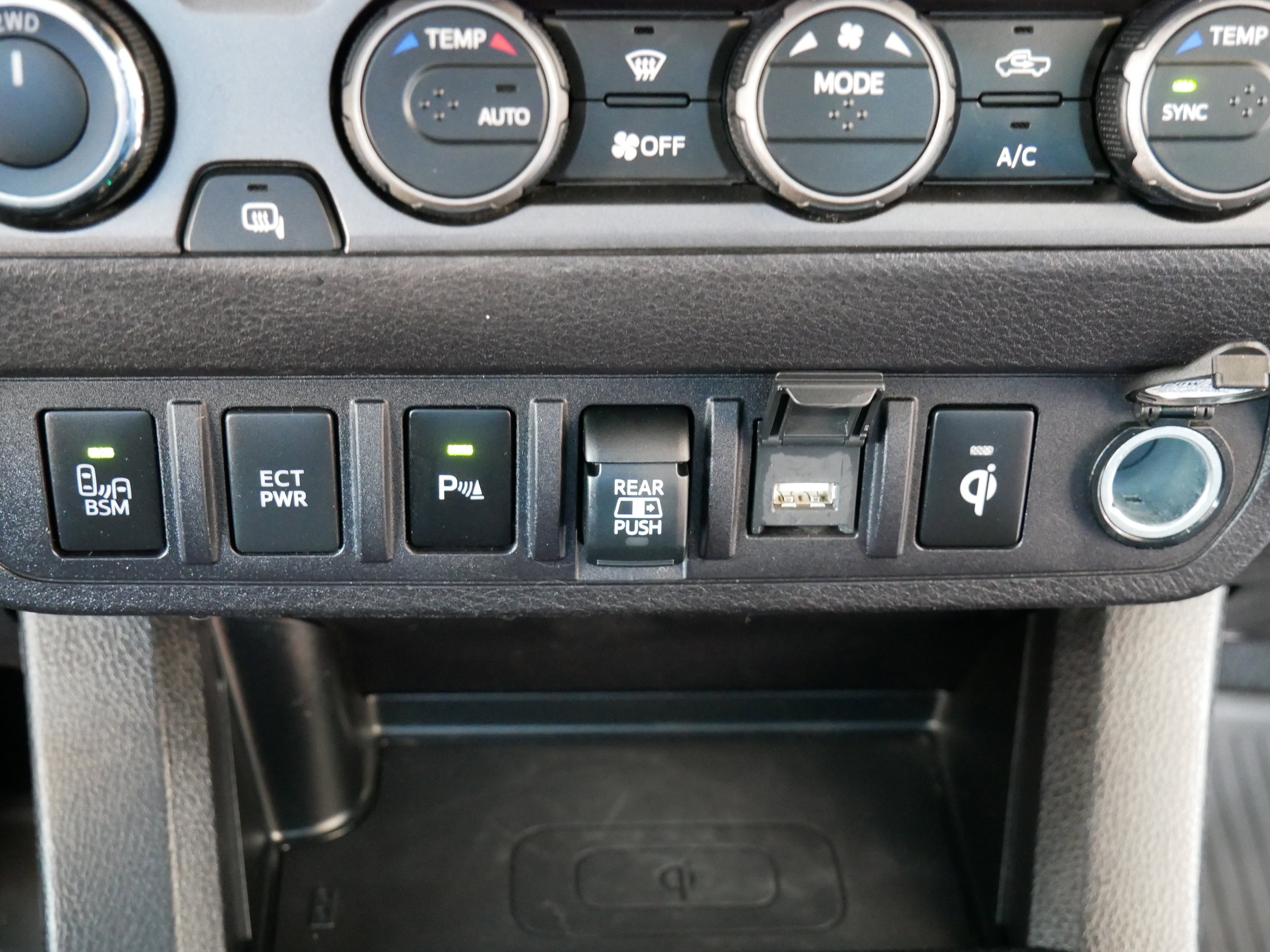 Used 2021 Toyota Tacoma TRD Off-Road w/ Technology Package image 30