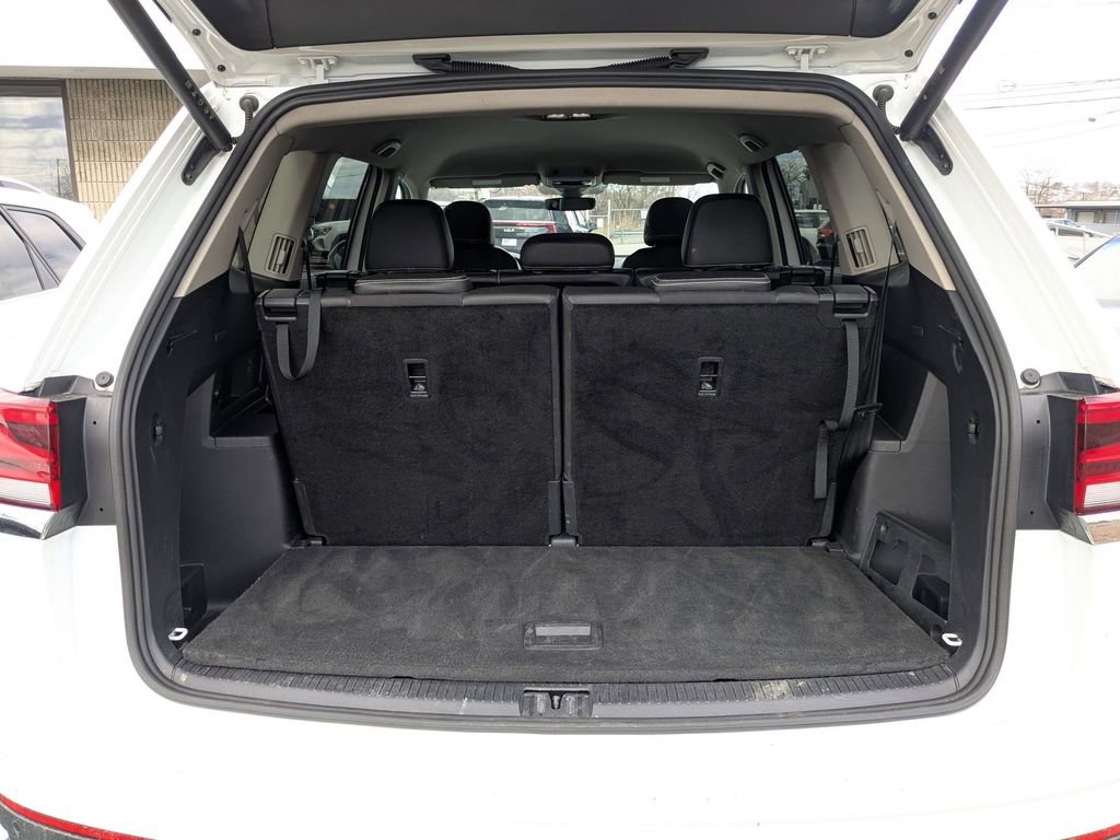 Used 2025 Volkswagen Atlas SE image 30