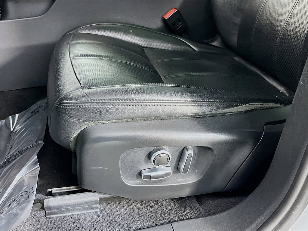 Used 2021 Land Rover Range Rover Evoque R-Dynamic SE image 28