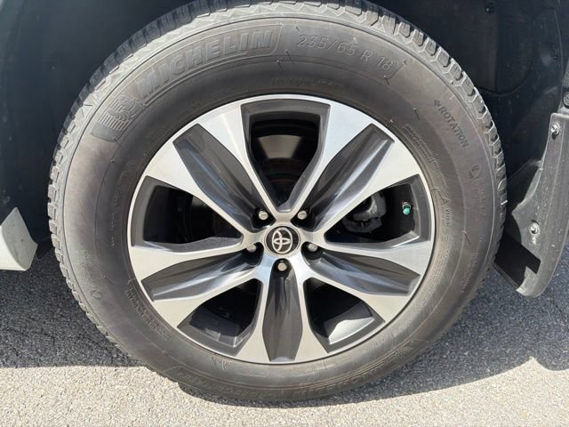 Used 2022 Toyota Highlander XLE AWD/4WD image 15
