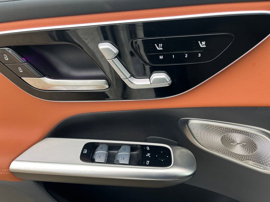 Used 2024 Mercedes-Benz GLC 300 4MATIC image 11