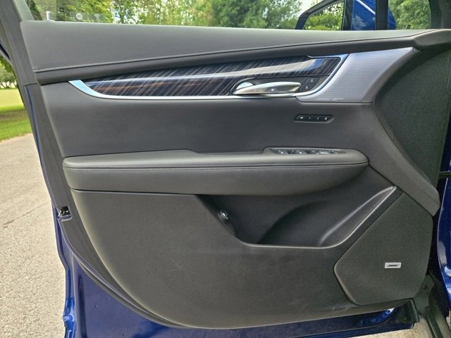 Used 2025 Cadillac XT6 Premium Luxury image 18