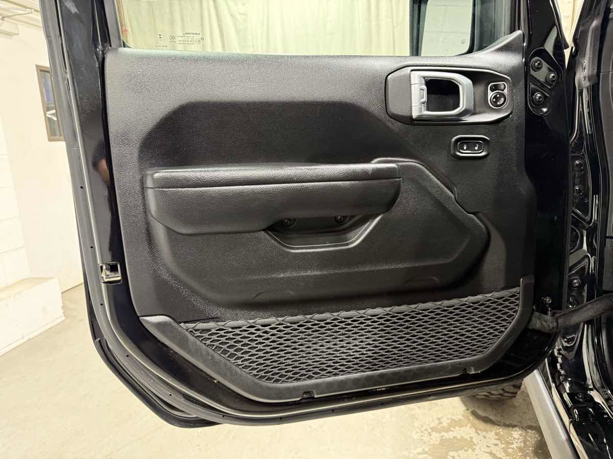 Used 2023 Jeep Gladiator Sport image 8