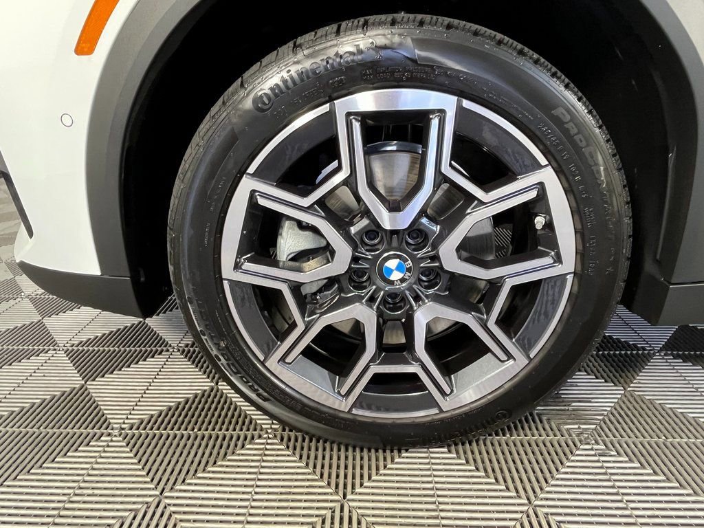 Used 2025 BMW X2 xDrive28i w/ Technology Package image 13