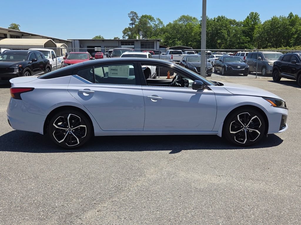 New 2026 Nissan Altima 2.5 SR w/ SR Premium Package FWD image 11