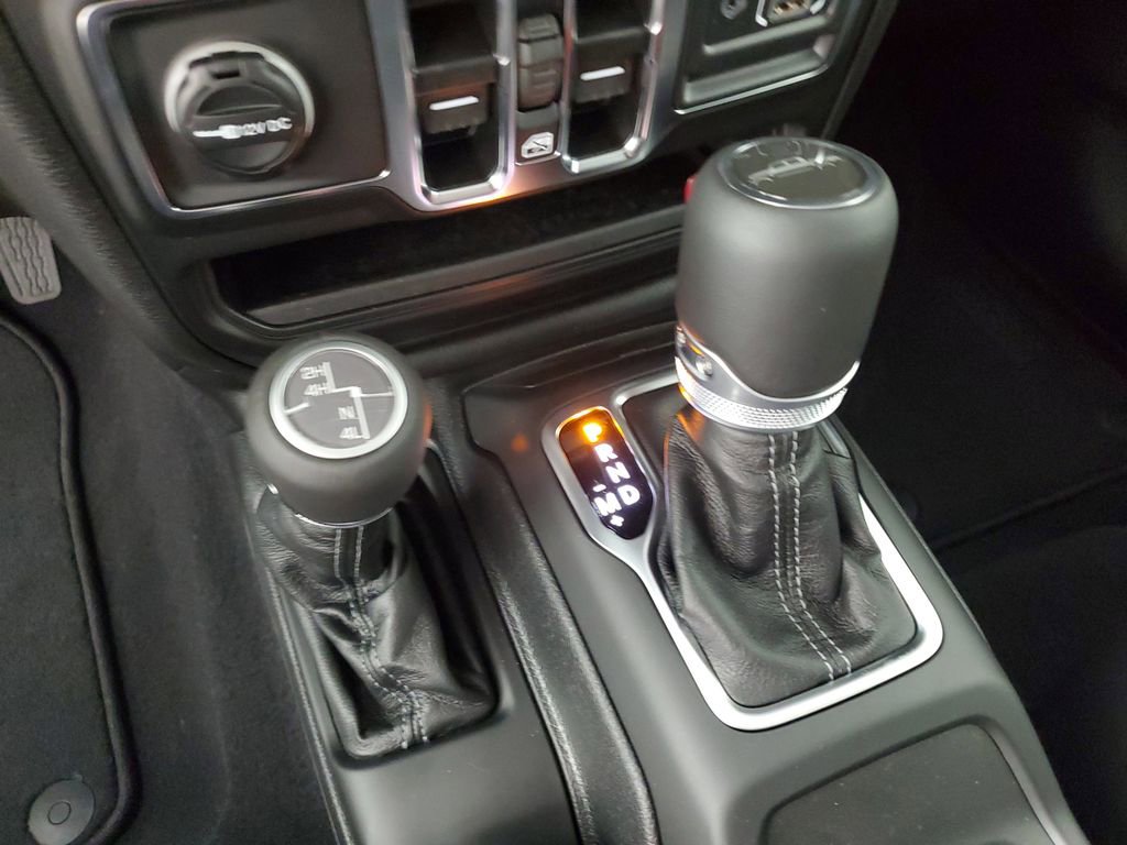 New 2025 Jeep Gladiator Sport image 19