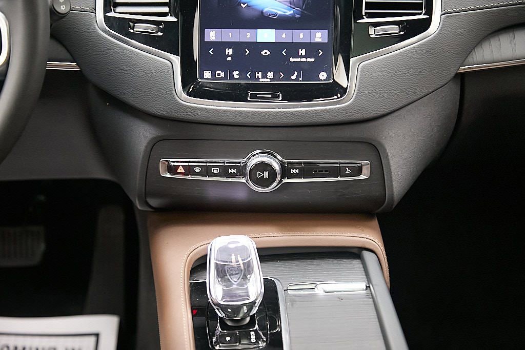 Certified 2024 Volvo XC90 T8 Ultimate w/ Protection Package image 32