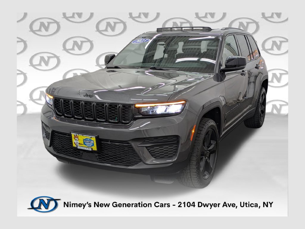 Used 2023 Jeep Grand Cherokee Altitude AWD/4WD image 1