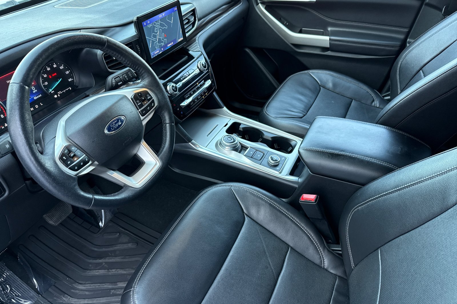 Used 2023 Ford Explorer Limited AWD/4WD image 4