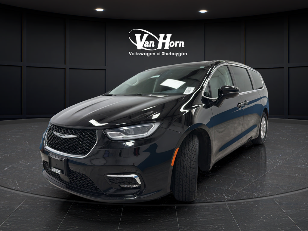 Used 2024 Chrysler Pacifica Touring-L FWD image 3