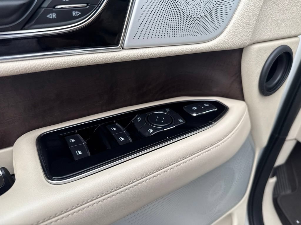 Used 2021 Lincoln Navigator Reserve w/ Luxury Package AWD/4WD image 18