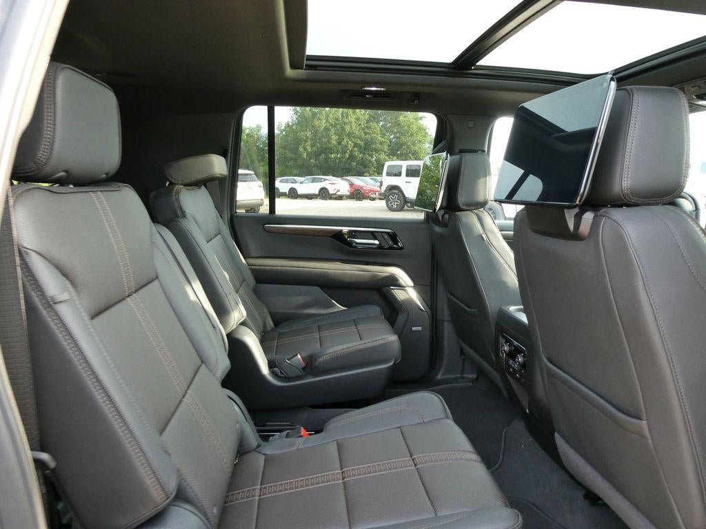 New 2026 Chevrolet Suburban High Country AWD/4WD image 13