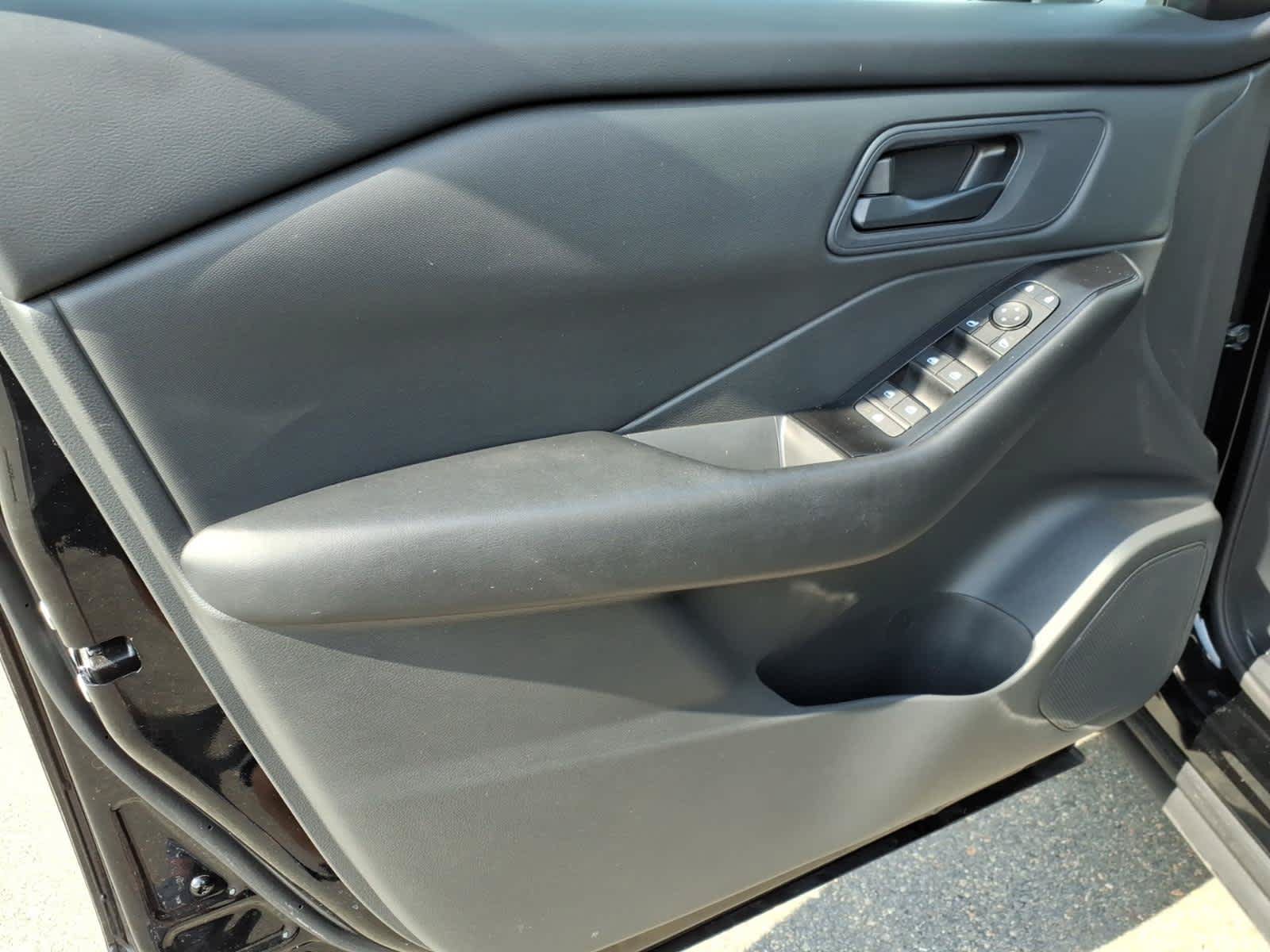 Certified 2025 Nissan Rogue S AWD/4WD image 10