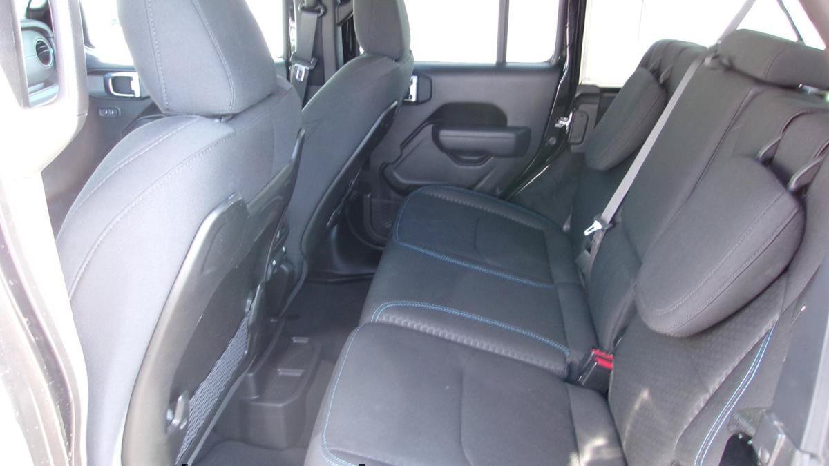 Used 2025 Jeep Wrangler Unlimited Rubicon 4xe w/ Safety Group AWD/4WD image 16