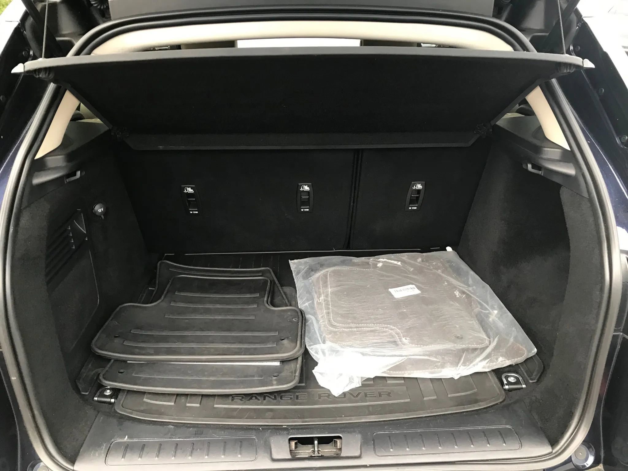 Used 2018 Land Rover Range Rover Evoque image 36