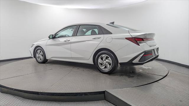 Used 2025 Hyundai Elantra SE FWD image 6