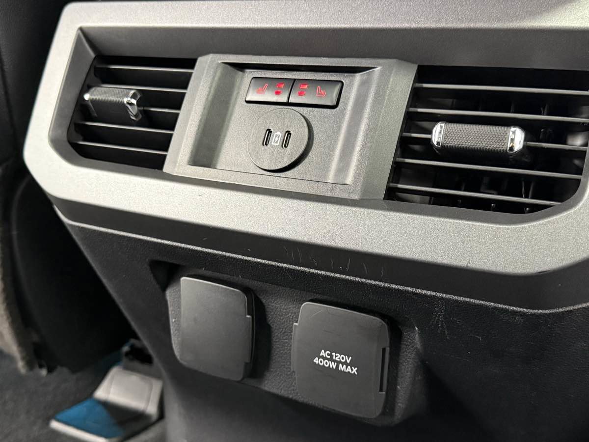 Used 2023 Ford F250 Lariat w/ Black Appearance Package image 33