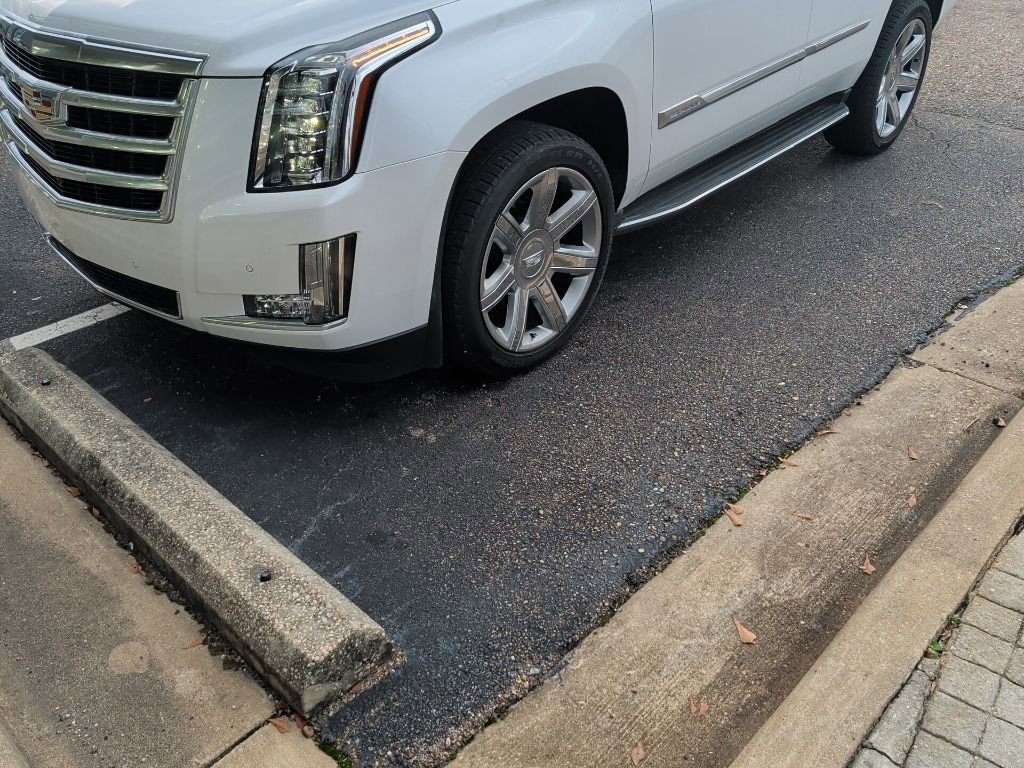 Used 2016 Cadillac Escalade Luxury image 6