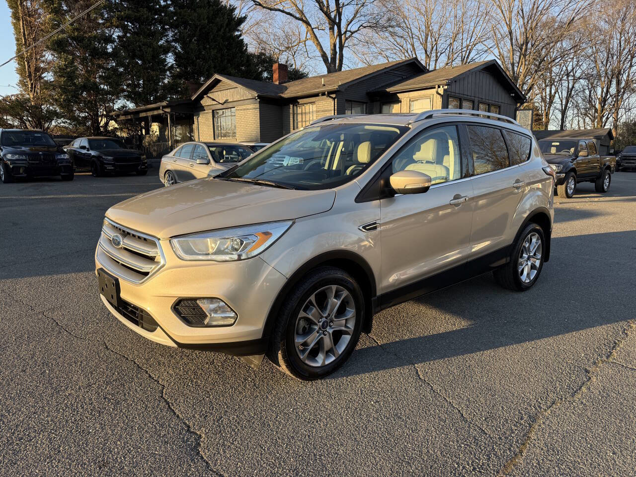 Used 2017 Ford Escape Titanium image 2