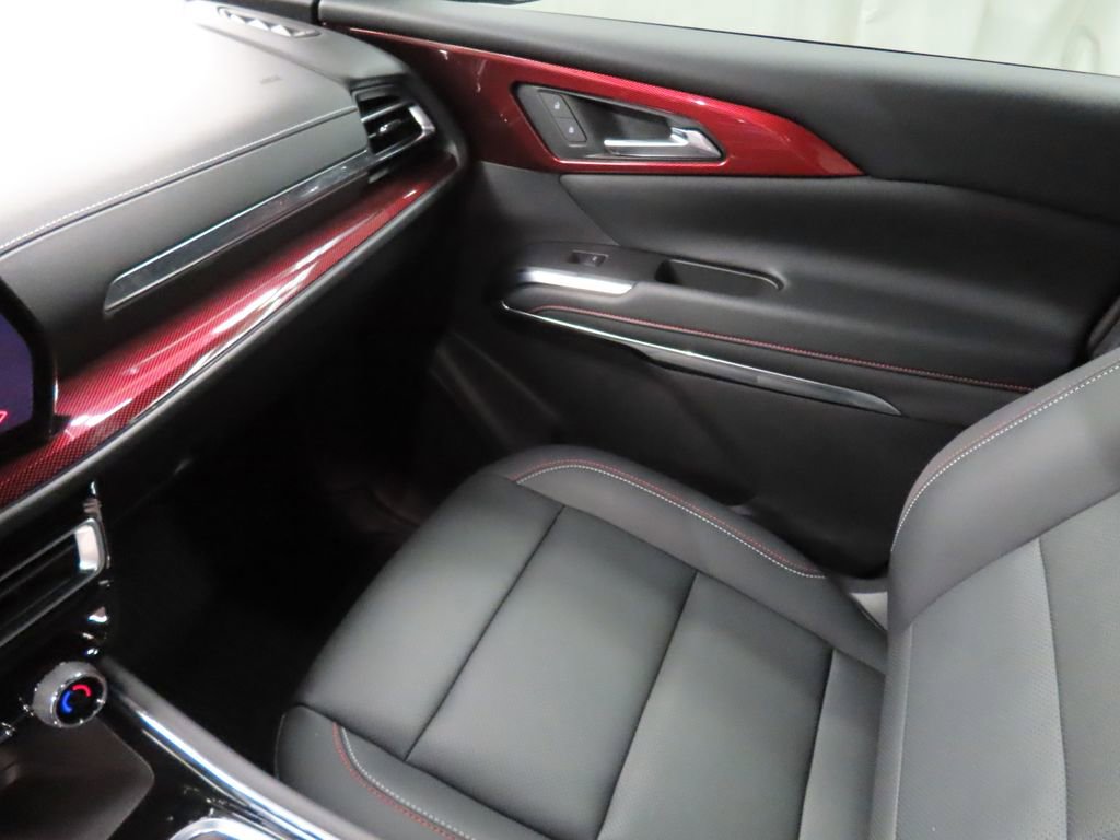 Used 2024 Chevrolet Traverse Z71 w/ LPO, Floor Liner Package AWD/4WD image 35