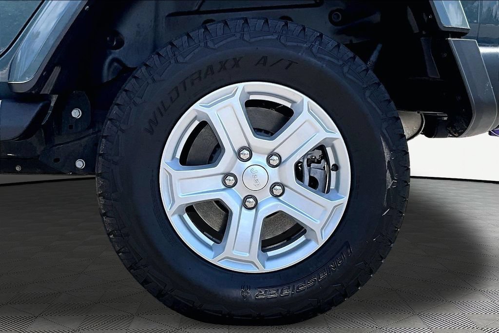Used 2024 Jeep Wrangler Unlimited Sahara w/ Technology Group AWD/4WD image 21