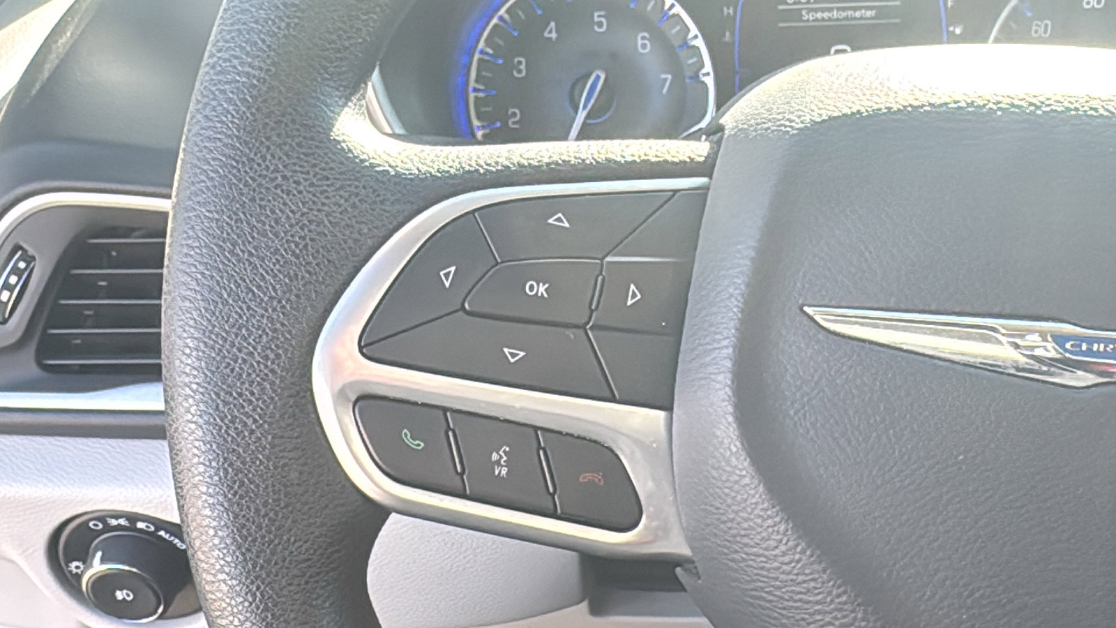 Certified 2020 Chrysler Pacifica Touring w/ Tire & Wheel Group image 18