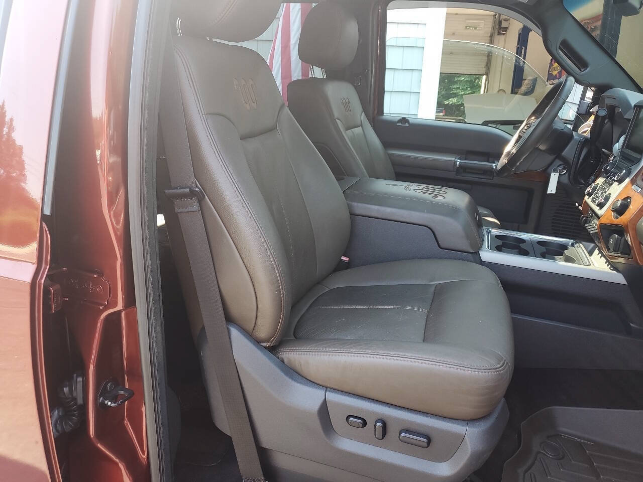 Used 2015 Ford F250 King Ranch w/ King Ranch w/Chrome Package AWD/4WD image 10