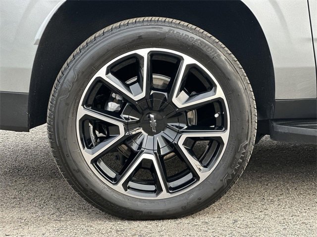 Used 2025 Chevrolet Suburban RST image 32