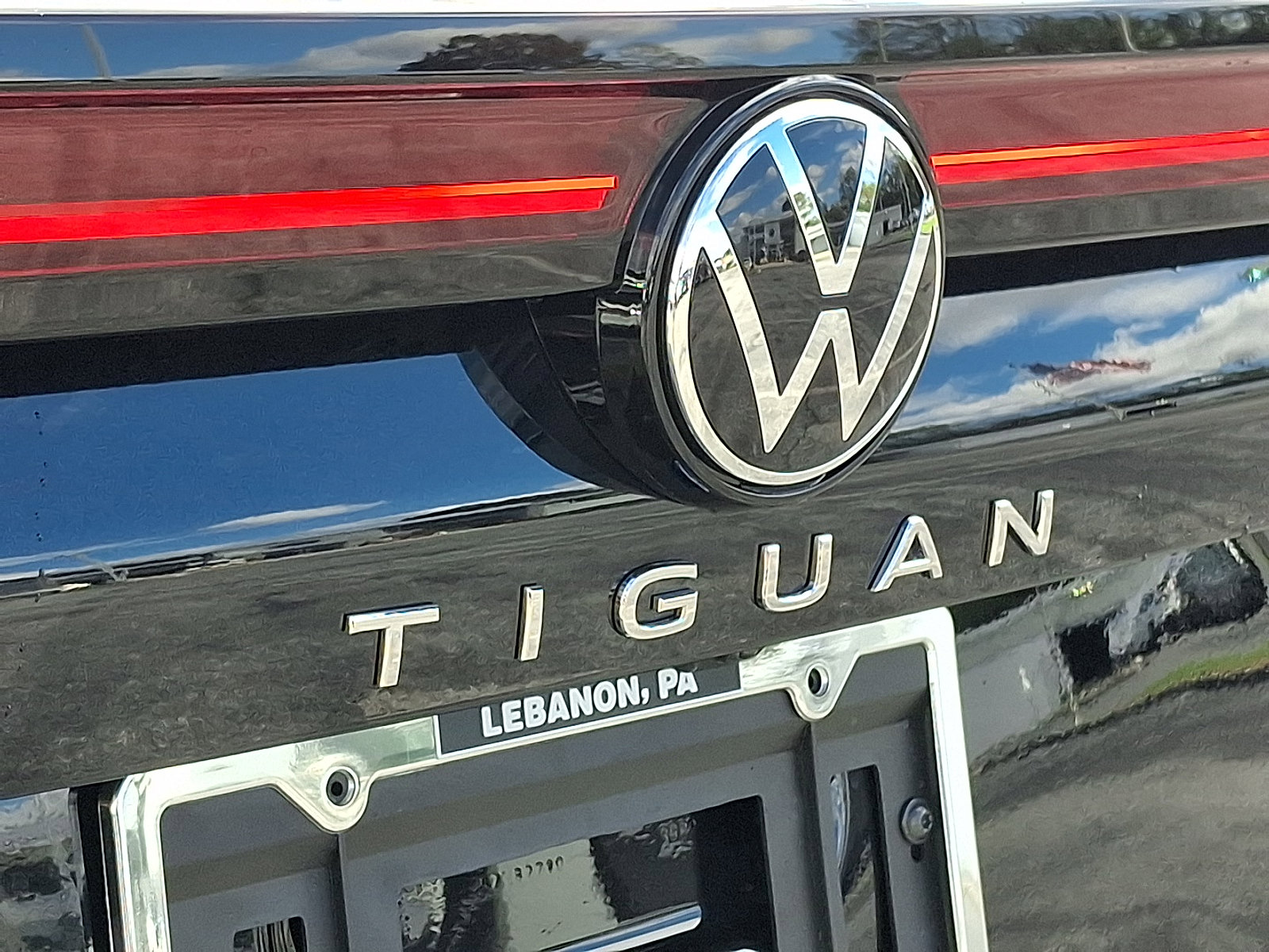 New 2025 Volkswagen Tiguan SE image 12