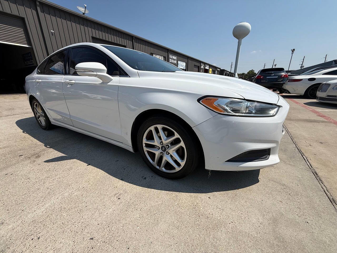 Used 2015 Ford Fusion SE image 3