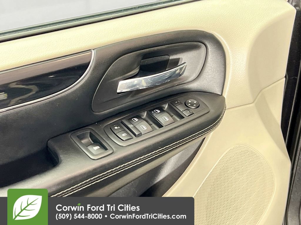 Used 2018 Dodge Grand Caravan SXT image 12