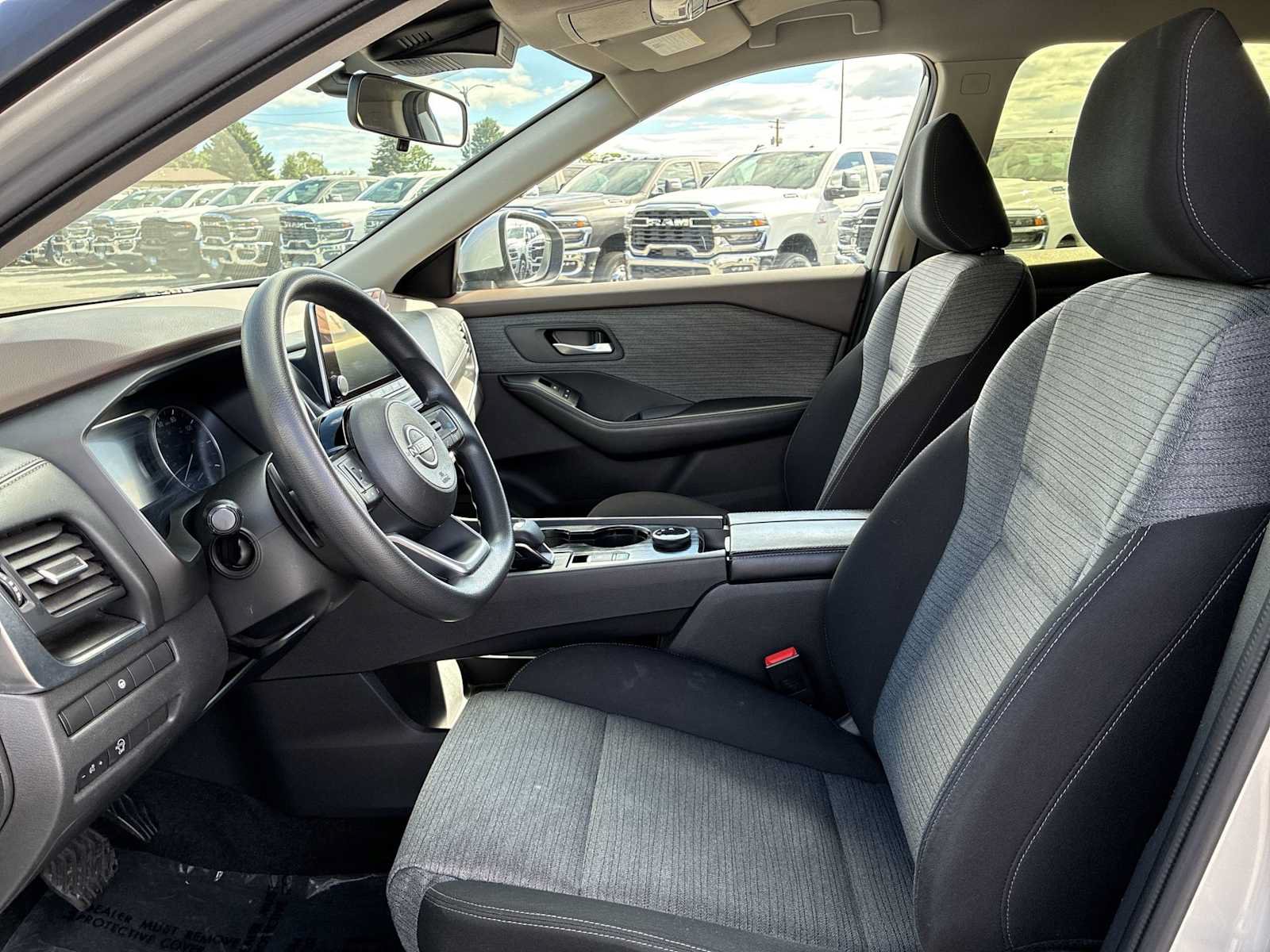 Used 2023 Nissan Rogue SV AWD/4WD image 13