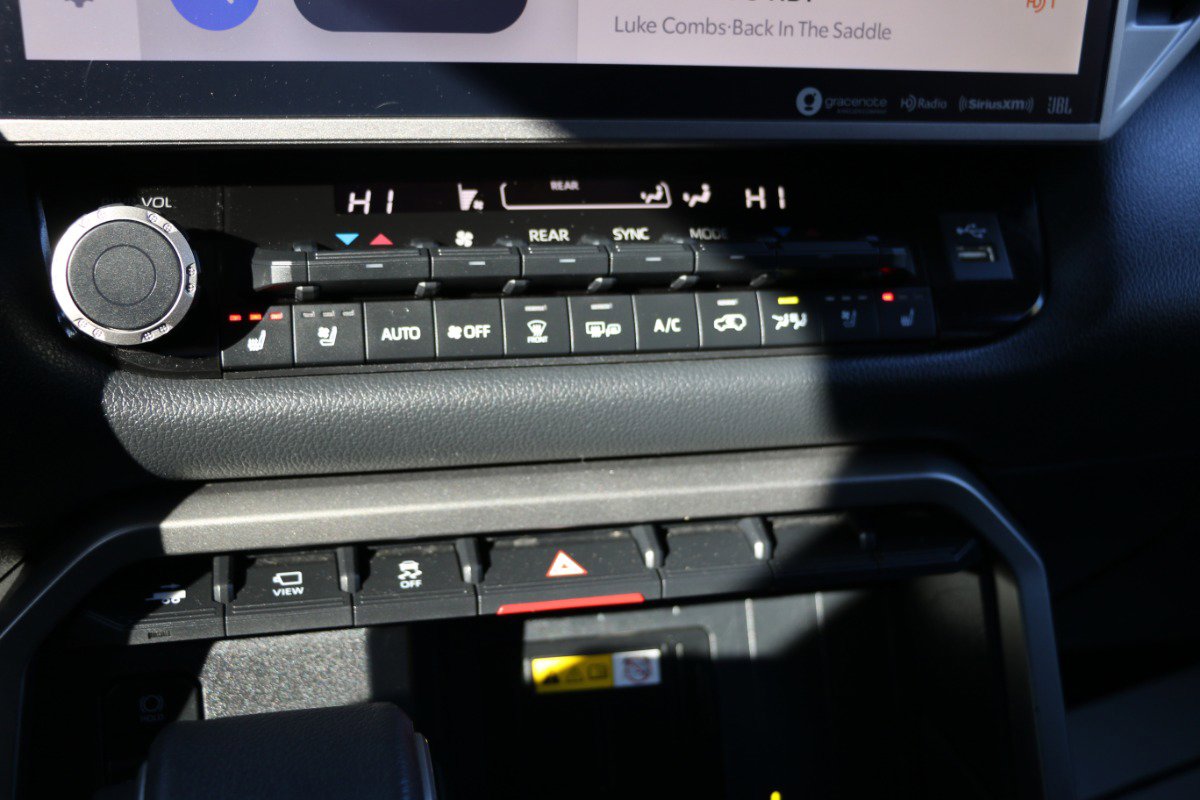 Used 2023 Toyota Sequoia Limited image 23