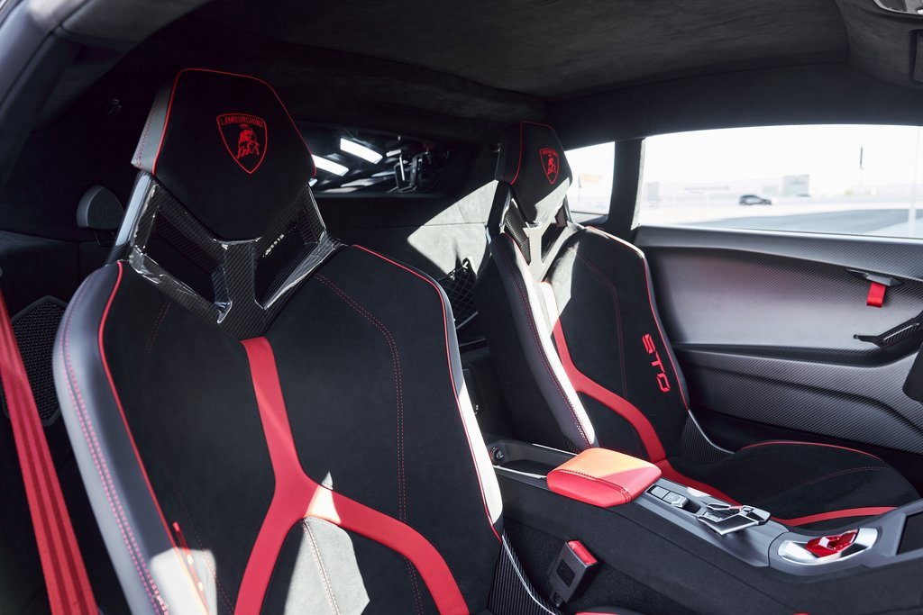 Used 2024 Lamborghini Huracan STO image 45