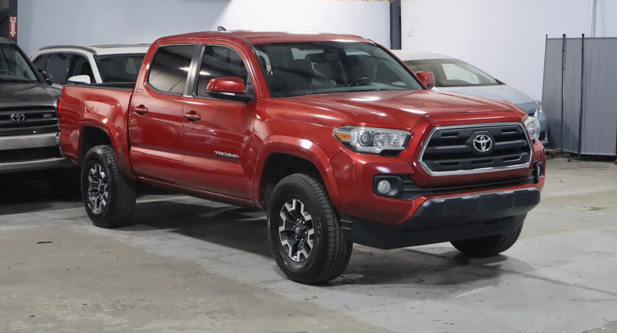 Used 2017 Toyota Tacoma SR5 w/ Tow Package image 3