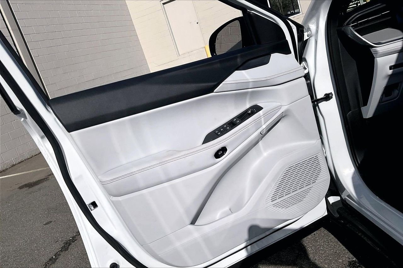 New 2026 Jeep Cherokee Limited image 25