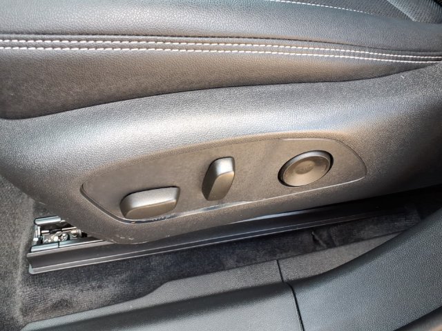 Used 2025 Chevrolet Blazer EV LT FWD image 20