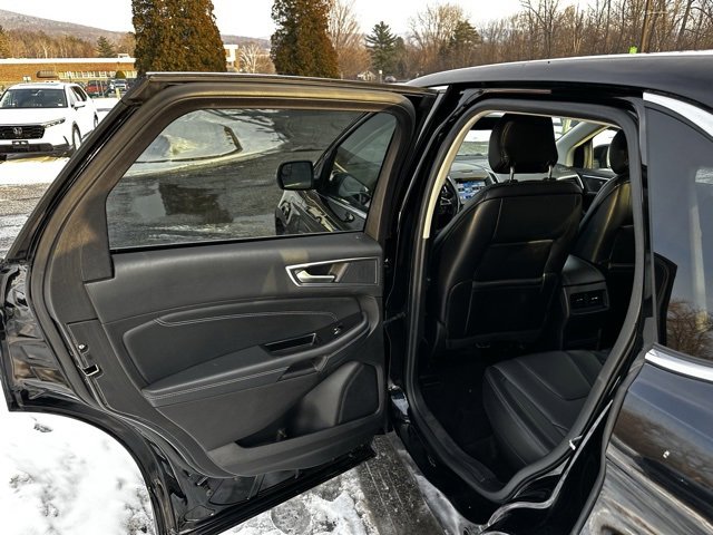 Used 2018 Ford Edge Titanium image 17