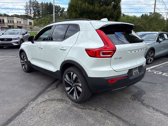 Used 2023 Volvo XC40 B5 Plus w/ Protection Package Premier AWD/4WD image 7